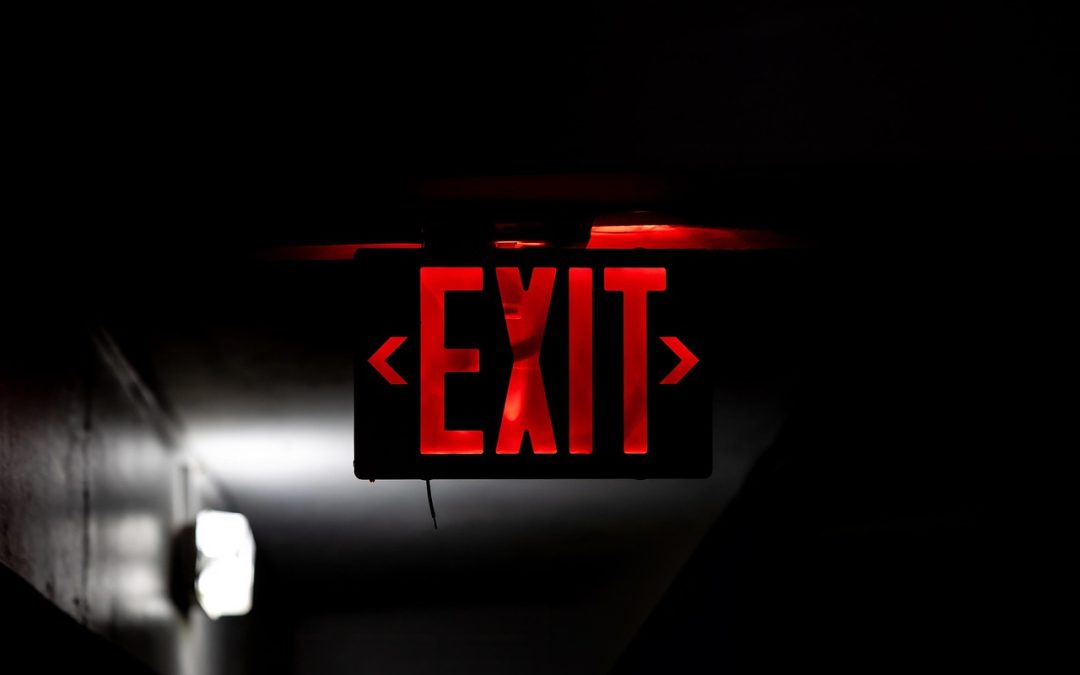 Dinas Damkar Cilacap Evakuasi Ular di Pelabuhan